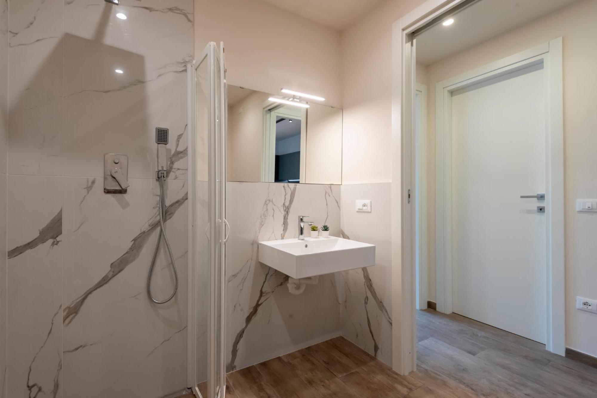 Iarsera Rooms And Apartment Lucca Buitenkant foto